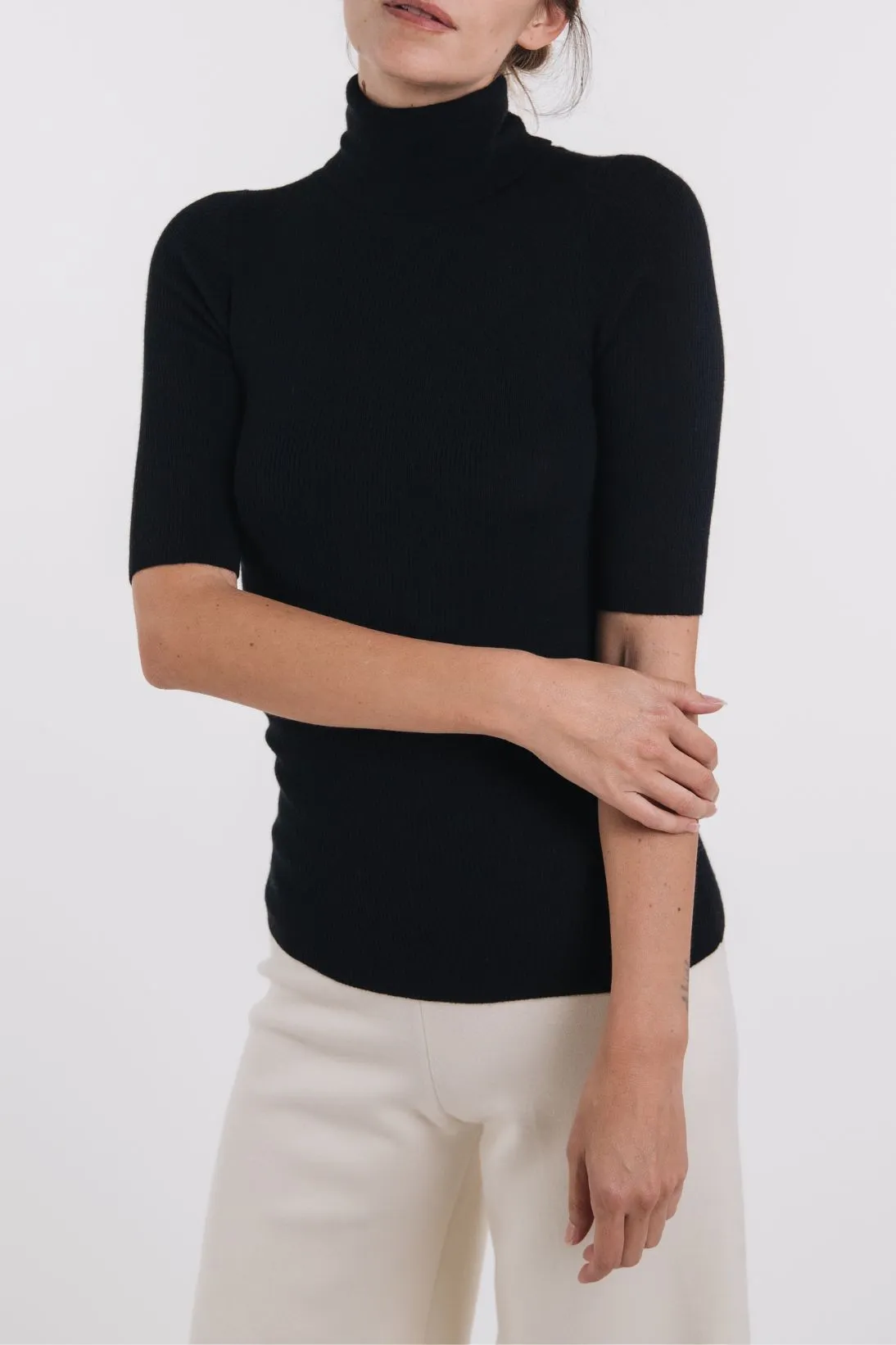 CASHMERE RIBBED ELBOW SLEEVE TURTLENECK