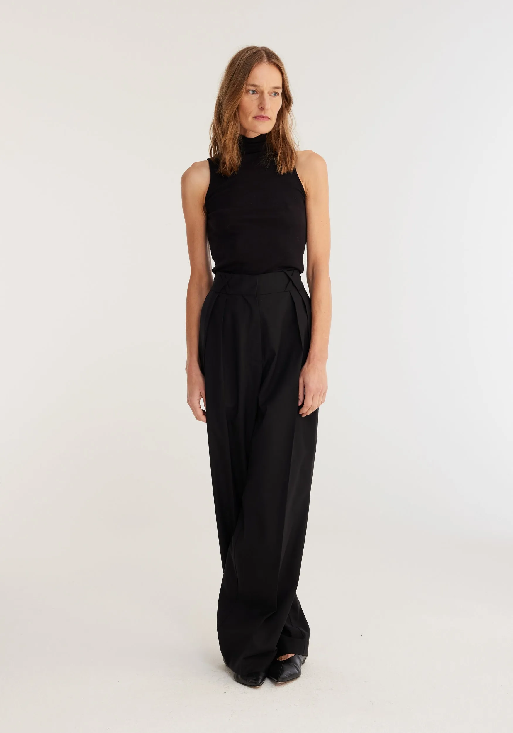 Fine merino sleeveless turtleneck | black