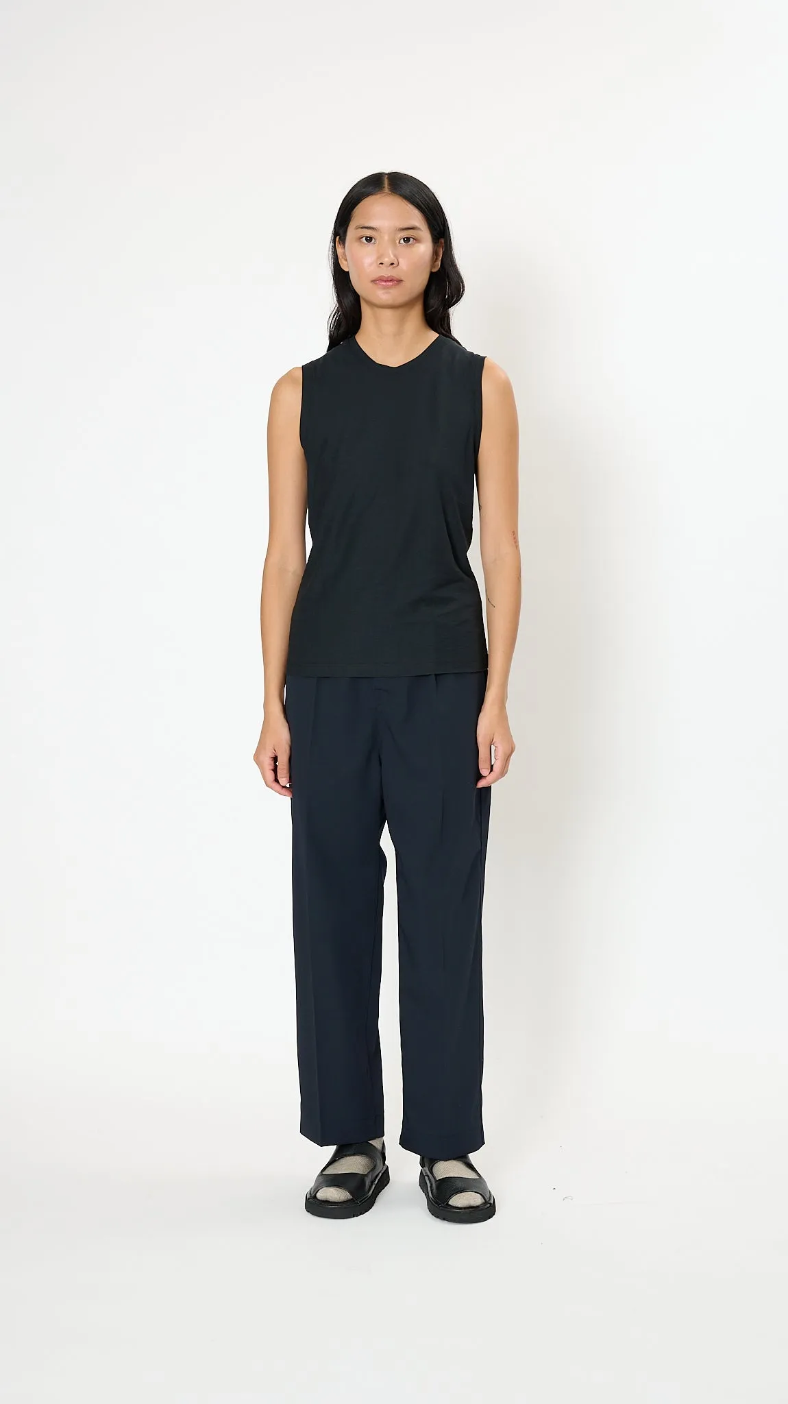 Ines Top in Noir