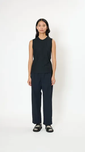 Ines Top in Noir