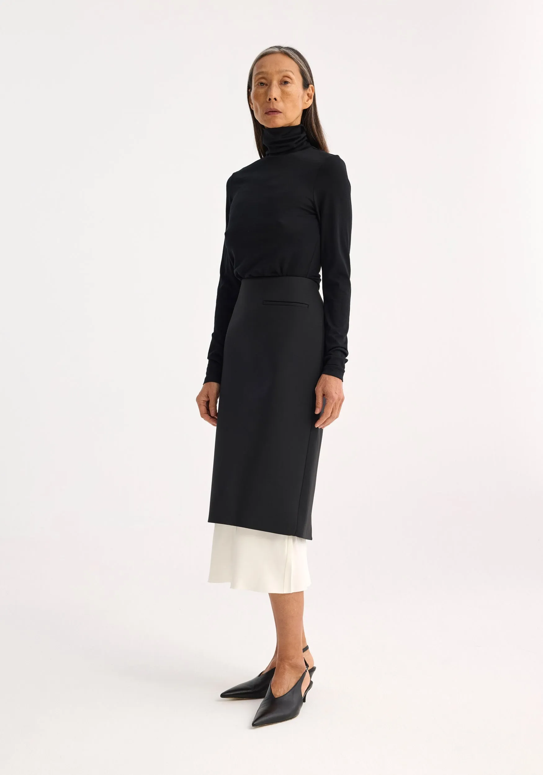 Light weight spring merino wool turtleneck | black
