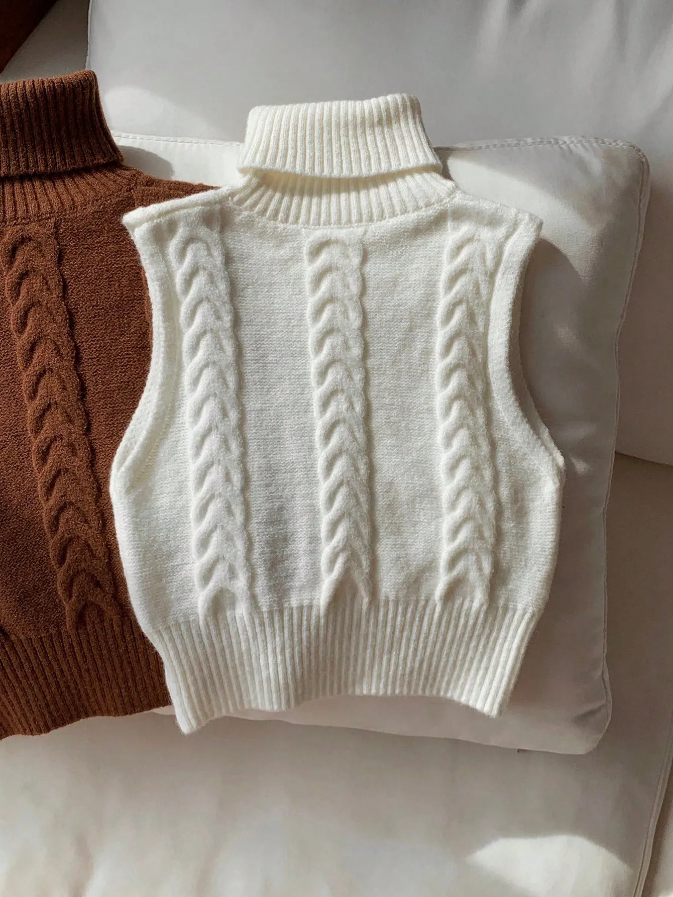 Parien Knitted Sleeveless Woolen Twist Turtleneck Top
