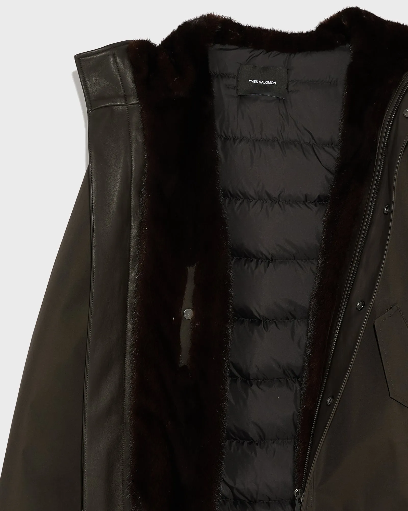 Parka fittée en gabardine technique et vison
