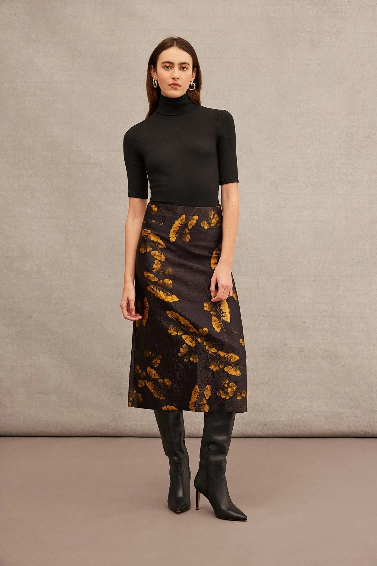 Ribbed Half Sleeve Turtleneck